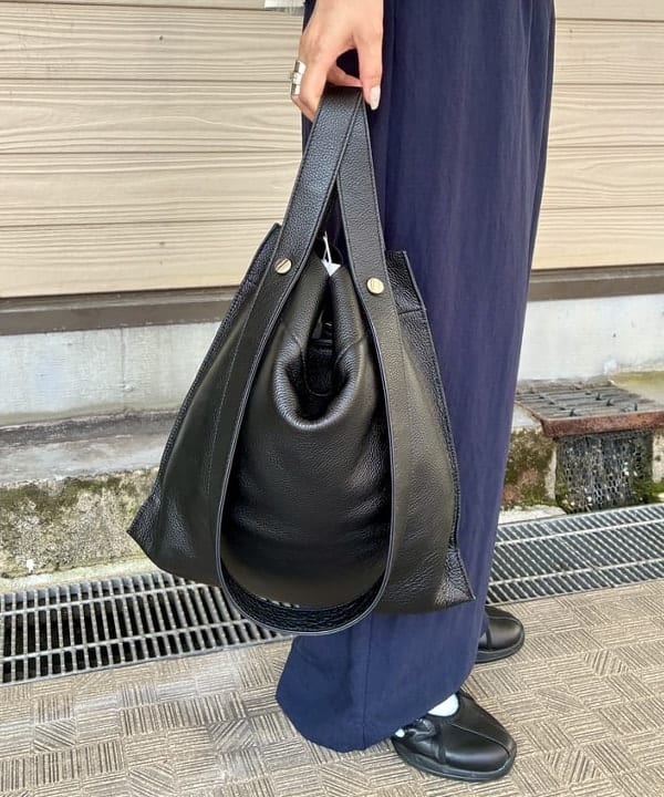 カタヤマ アヤさんの「BEAMS WOMEN｜ティアード 2Way パフ スリーブ ブラウス」を使ったコーディネート