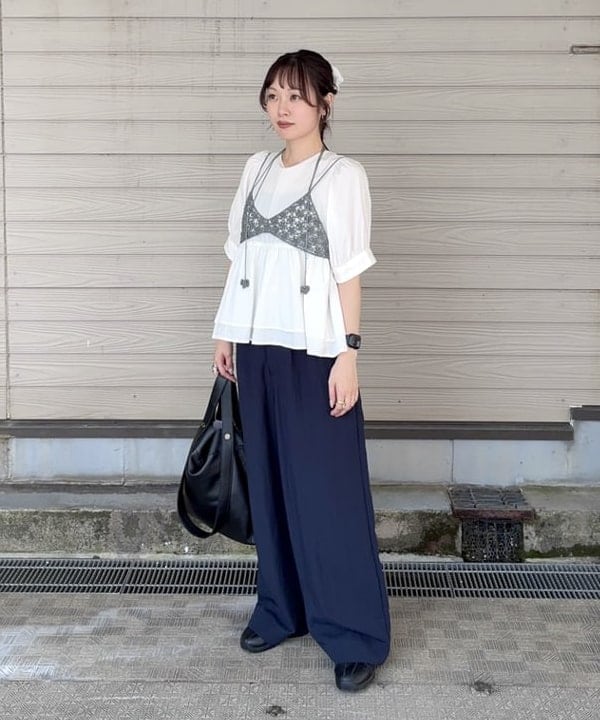 カタヤマ アヤさんの「BEAMS WOMEN｜ティアード 2Way パフ スリーブ ブラウス」を使ったコーディネート