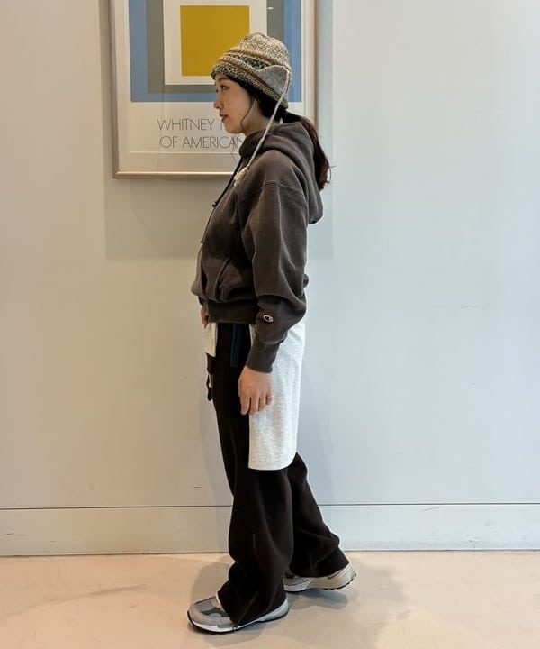 アベアミさんの「BEAMS WOMEN｜【別注】Champion / BOYロゴ リンガーTシャツ」を使ったコーディネート