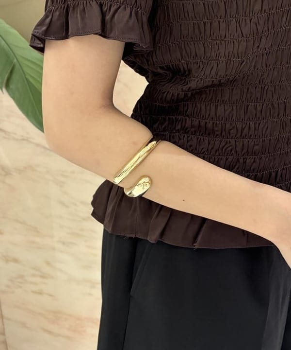 茂野 真楓さんの「BEAMS WOMEN｜BAUM UND PFERDGARTEN / MYKA シャーリング ポロシャツ」を使ったコーディネート