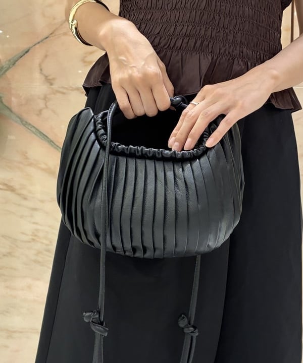 茂野 真楓さんの「BEAMS WOMEN｜BAUM UND PFERDGARTEN / MYKA シャーリング ポロシャツ」を使ったコーディネート