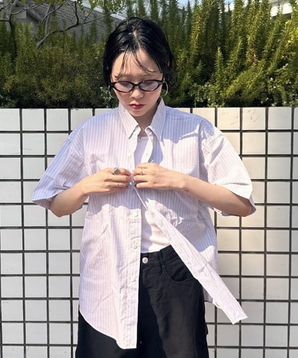 なるみさんの「ストライプ シャツ【リラックスフィット】」を使ったコーディネート