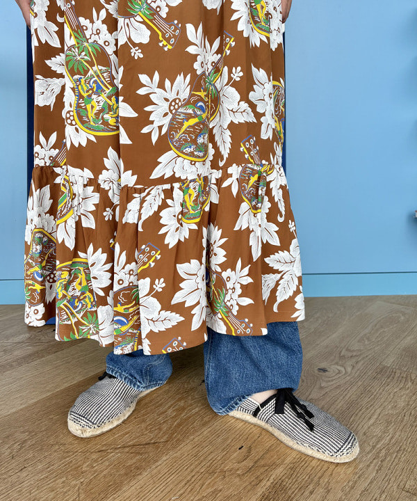 おのすさんの「BEAMS WOMEN｜【別注】SUN SURF / ノースリーブ キャミ ワンピース」を使ったコーディネート