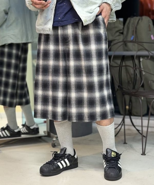 BAKU(東江 漠)さんの「BEAMS WOMEN｜チェック ショーツ」を使ったコーディネート