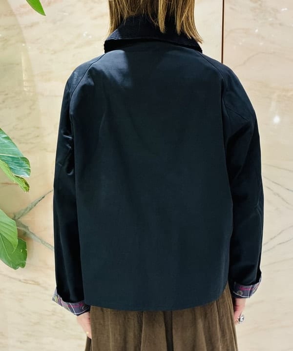 岩沢 珠代さんの「BEAMS WOMEN｜【別注】Barbour / TRANSPORT ジャケット」を使ったコーディネート