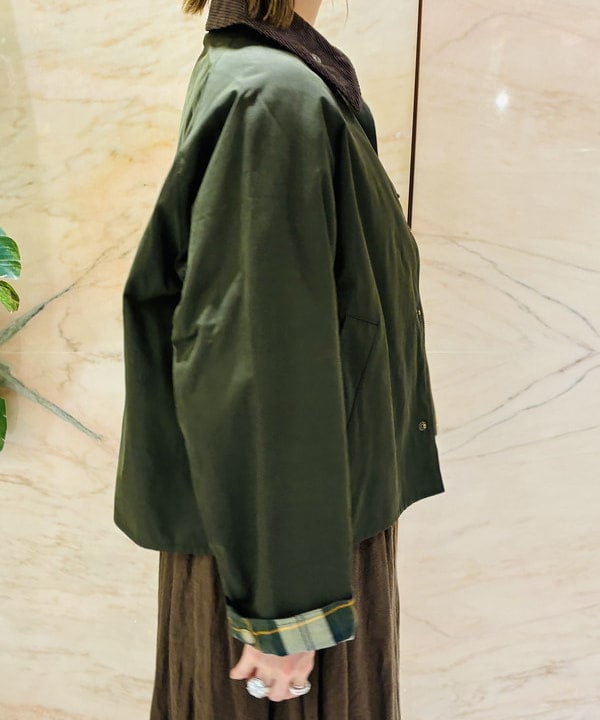 岩沢 珠代さんの「BEAMS WOMEN｜【別注】Barbour / TRANSPORT ジャケット」を使ったコーディネート