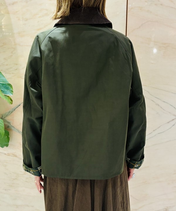 岩沢 珠代さんの「BEAMS WOMEN｜【別注】Barbour / TRANSPORT ジャケット」を使ったコーディネート