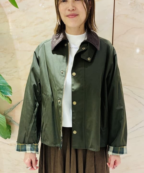 岩沢 珠代さんの「BEAMS WOMEN｜【別注】Barbour / TRANSPORT ジャケット」を使ったコーディネート