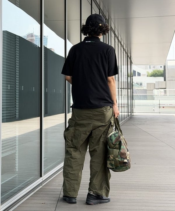 BAKU(東江 漠)さんの「BEAMS / ビッグ 6ポケット カーゴパンツ」を使ったコーディネート