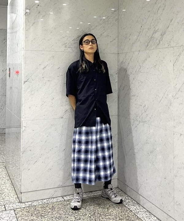 菊田 悠さんの「BEAMS WOMEN｜ソリッド TR ハーフスリーブ シャツ」を使ったコーディネート