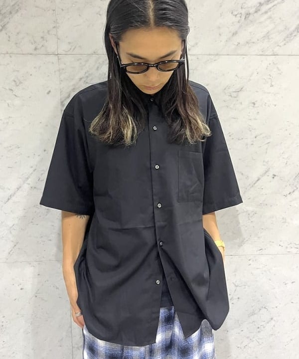 菊田 悠さんの「BEAMS WOMEN｜ソリッド TR ハーフスリーブ シャツ」を使ったコーディネート
