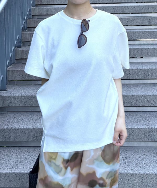 蒲原 捺美さんの「BEAMS WOMEN｜ブークレ アシンメトリーヘム Tシャツ」を使ったコーディネート