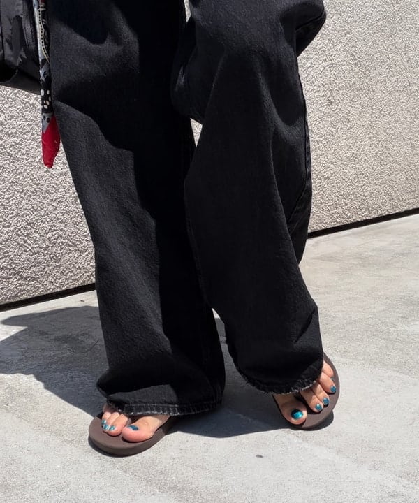 Heg.さんの「【別注】upper hights / THE SISTER デニムパンツ LAMPBLACK」を使ったコーディネート