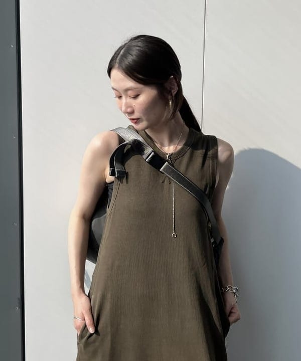 隈元 楓さんの「BEAMS WOMEN｜ピグメント ダイ ワンピース」を使ったコーディネート