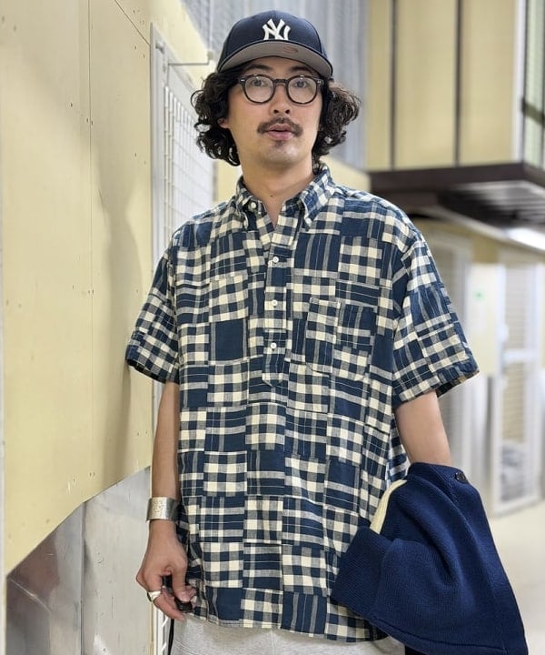 BAKU(東江 漠)さんの「BEAMS WOMEN｜B.D. Pullover Classic-fit Patchwork Madras Blue」を使ったコーディネート