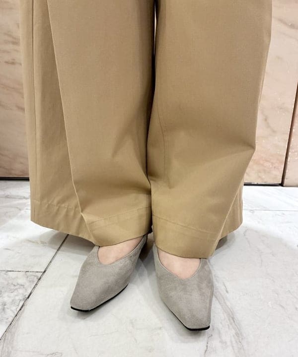 中丸　栞さんの「BEAMS WOMEN｜1タック チノパンツ」を使ったコーディネート