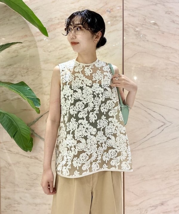 中丸　栞さんの「BEAMS WOMEN｜1タック チノパンツ」を使ったコーディネート