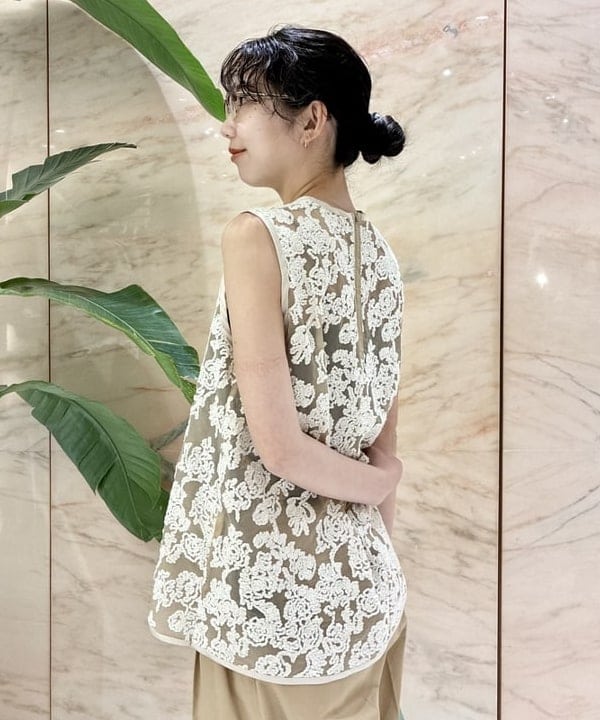 中丸　栞さんの「BEAMS WOMEN｜1タック チノパンツ」を使ったコーディネート