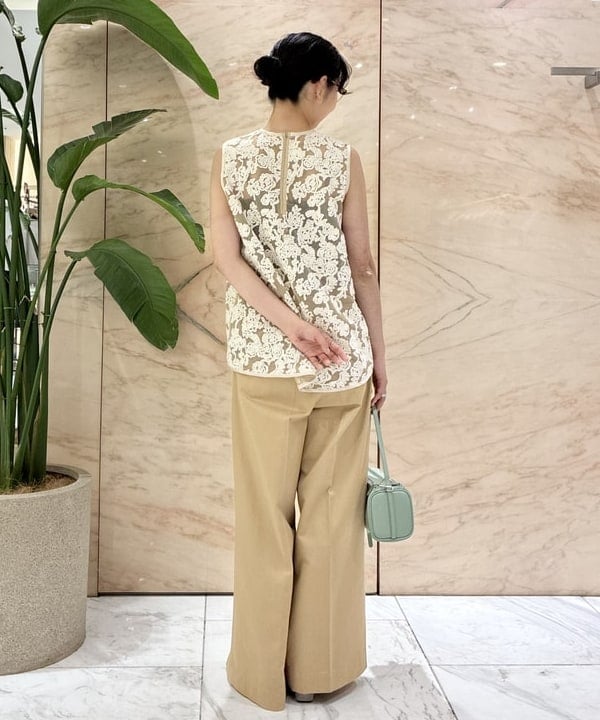 中丸　栞さんの「BEAMS WOMEN｜1タック チノパンツ」を使ったコーディネート