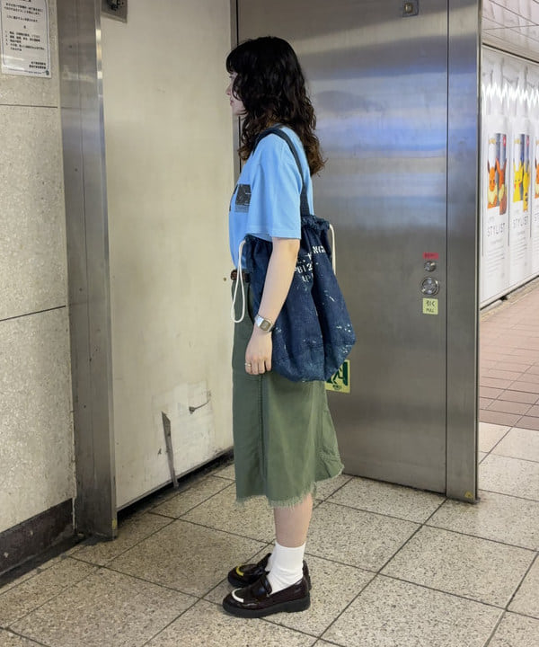 キラリさんの「BEAMS WOMEN｜【別注】SCREEN STARS / ロゴ プリント ショートスリーブ」を使ったコーディネート