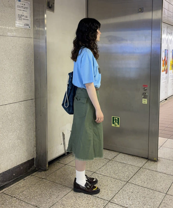キラリさんの「BEAMS WOMEN｜【別注】SCREEN STARS / ロゴ プリント ショートスリーブ」を使ったコーディネート