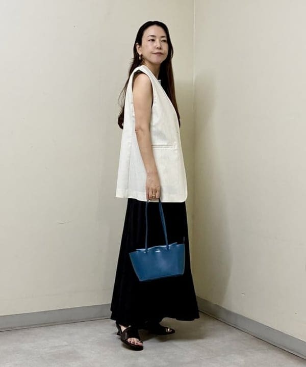 関 桂子さんの「BEAMS WOMEN｜ナチュラル オックス ジレ」を使ったコーディネート