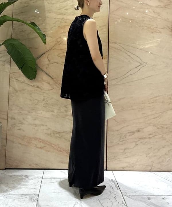 越智 里美さんの「BEAMS WOMEN｜モールヤーン エンブロ ノースリーブ ブラウス」を使ったコーディネート