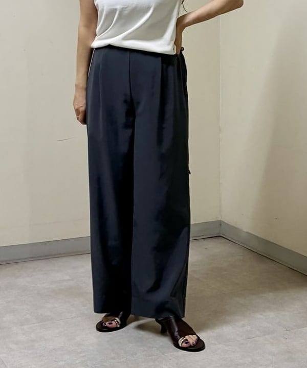関 桂子さんの「BEAMS WOMEN｜AK+1 / シアー 4ボタン ダブル ジャケット」を使ったコーディネート