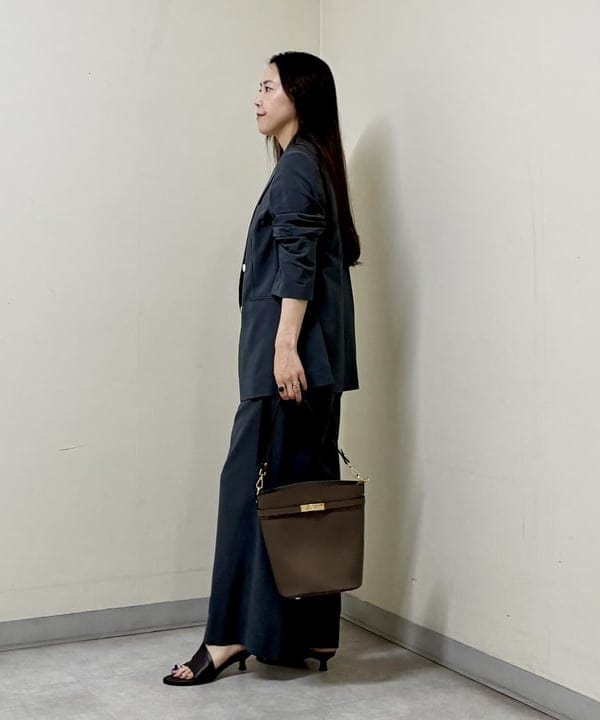 関 桂子さんの「BEAMS WOMEN｜AK+1 / シアー 4ボタン ダブル ジャケット」を使ったコーディネート
