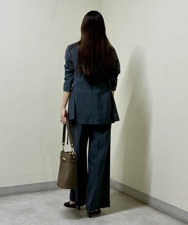 関 桂子さんの「BEAMS WOMEN｜AK+1 / シアー 4ボタン ダブル ジャケット」を使ったコーディネート