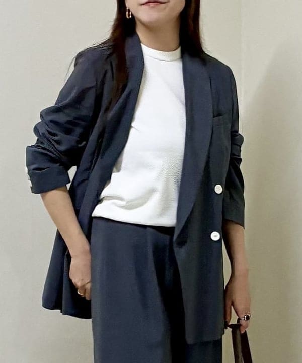 関 桂子さんの「BEAMS WOMEN｜AK+1 / シアー 4ボタン ダブル ジャケット」を使ったコーディネート