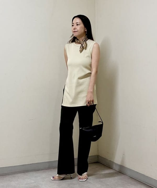 関 桂子さんの「BEAMS WOMEN｜【接触冷感・UVカット】スリット ノースリーブ チュニック」を使ったコーディネート