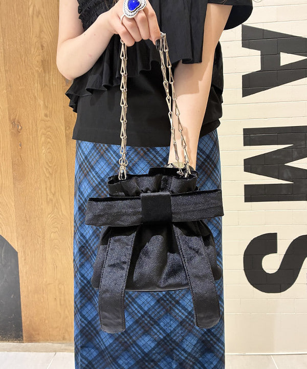 江口 息吹さんの「BEAMS WOMEN｜アシメ ギャザー フリル Tシャツ」を使ったコーディネート