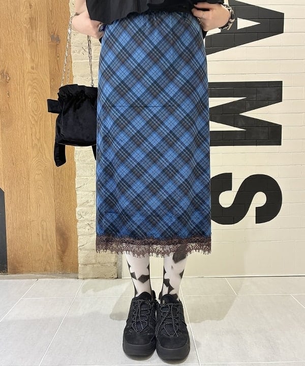 江口 息吹さんの「BEAMS WOMEN｜アシメ ギャザー フリル Tシャツ」を使ったコーディネート