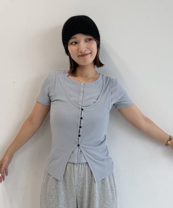 松本 佳菜子さんの「BEAMS WOMEN｜タンクトップ レイヤード リブ カーディガン」を使ったコーディネート