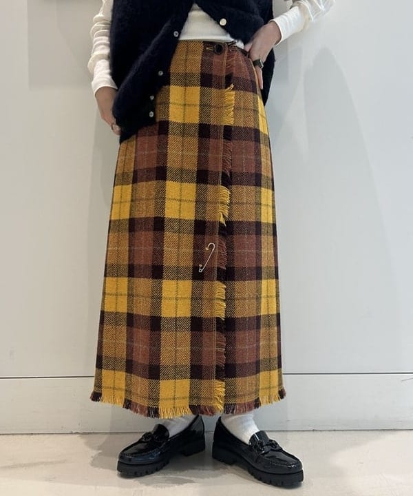 清水 彩乃さんの「BEAMS WOMEN｜【別注】G.H.Bass / BLACK BIT ローファー」を使ったコーディネート