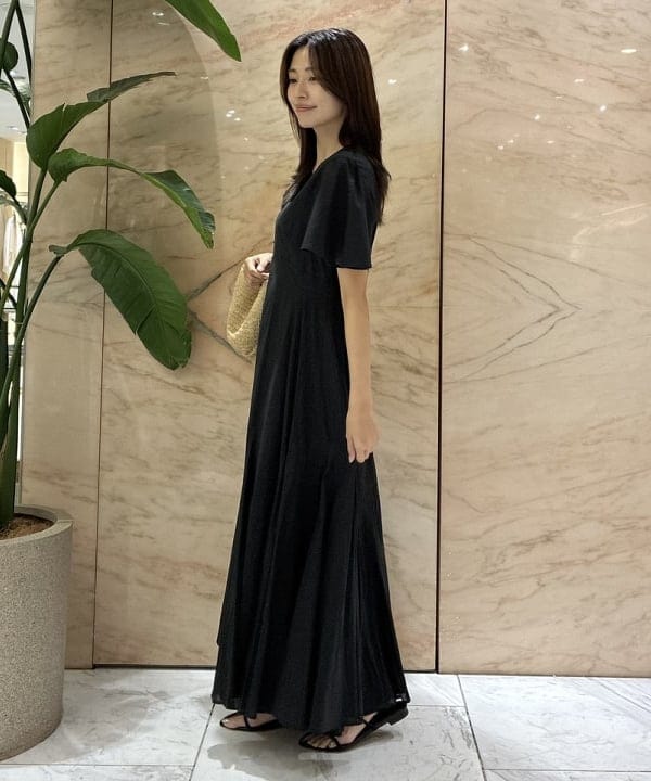茂野 真楓さんの「BEAMS WOMEN｜【別注】MARIHA / せせらぎのワンピース ソリッド」を使ったコーディネート