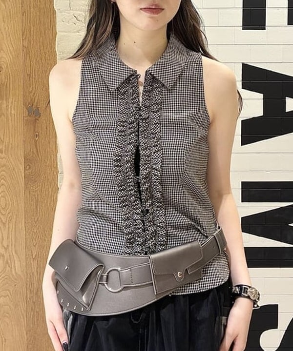 江口 息吹さんの「BEAMS WOMEN｜ポケット ワイド ベルト」を使ったコーディネート