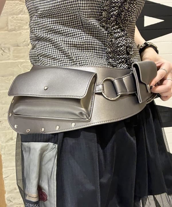 江口 息吹さんの「BEAMS WOMEN｜ポケット ワイド ベルト」を使ったコーディネート