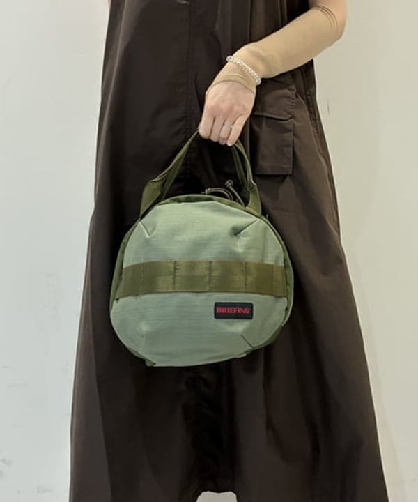 りかちょび/岸本梨佳さんの「【別注】BRIEFING / ヘルメット バッグ &rdquo;OLIVE&rdquo;」を使ったコーディネート