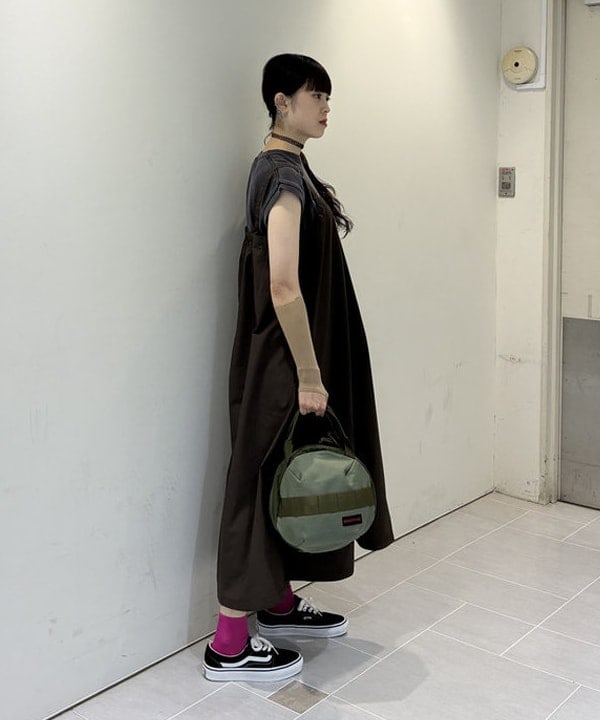 りかちょび/岸本梨佳さんの「【別注】BRIEFING / ヘルメット バッグ &rdquo;OLIVE&rdquo;」を使ったコーディネート