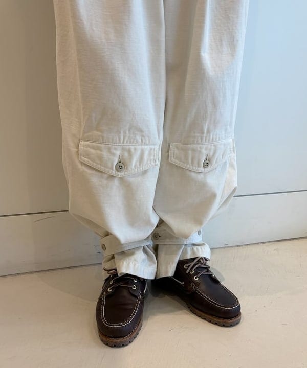 クロサワさんの「BEAMS WOMEN｜maturely / バックサテン ミリタリーパンツ」を使ったコーディネート