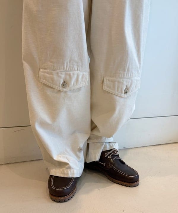 クロサワさんの「BEAMS WOMEN｜maturely / バックサテン ミリタリーパンツ」を使ったコーディネート