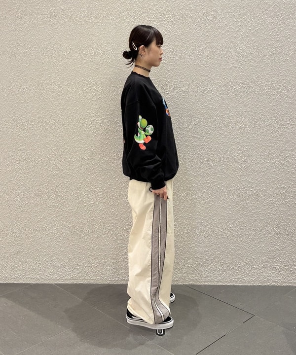 りかちょび/岸本梨佳さんの「Wライン トラック パンツ」を使ったコーディネート