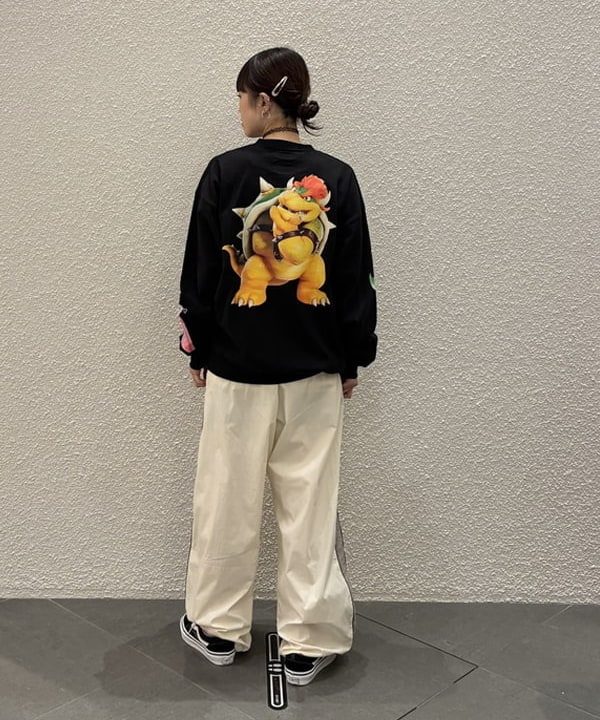 りかちょび/岸本梨佳さんの「Wライン トラック パンツ」を使ったコーディネート