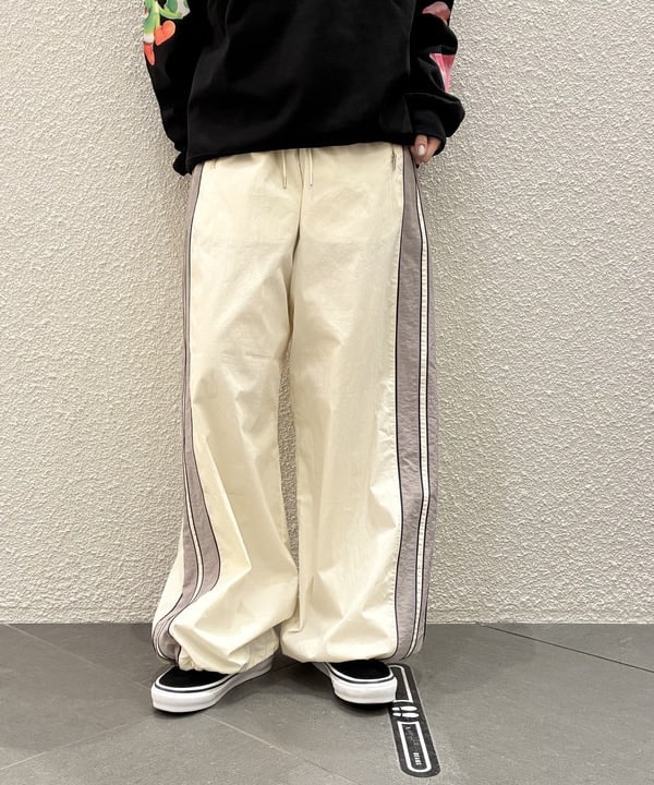 りかちょび/岸本梨佳さんの「Wライン トラック パンツ」を使ったコーディネート