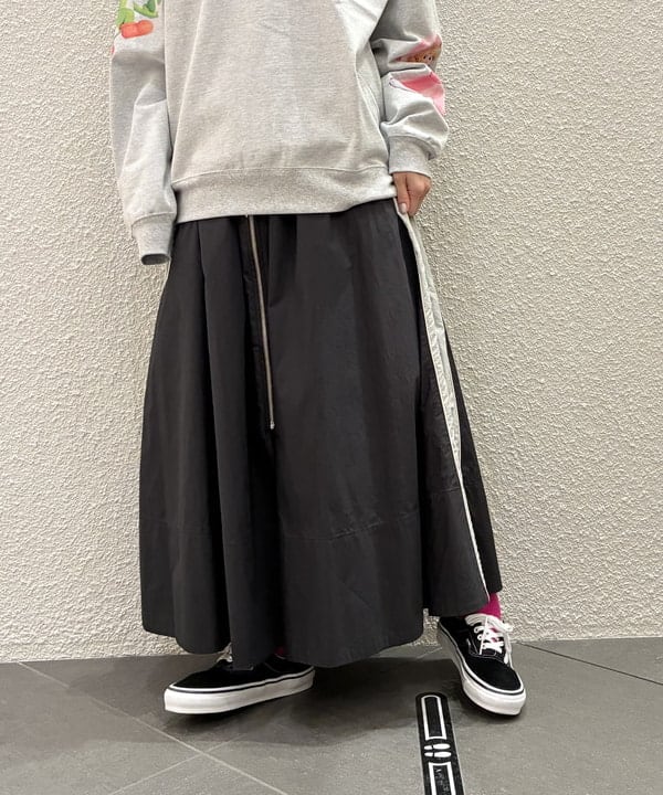 りかちょび/岸本梨佳さんの「サイドライン ギャザー スカート」を使ったコーディネート