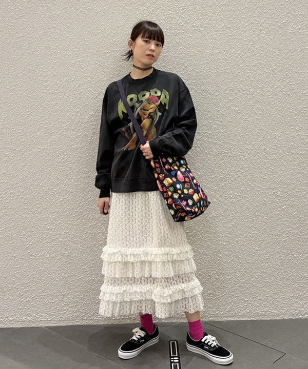 りかちょび/岸本梨佳さんの「カット レース ティアード ヘム スカート」を使ったコーディネート