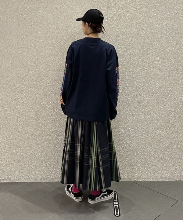 りかちょび/岸本梨佳さんの「ボーイ ビッグ タータン スカート」を使ったコーディネート