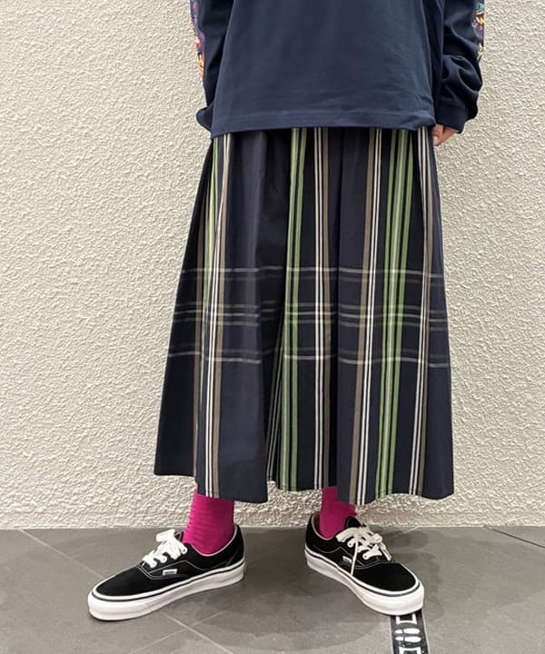 りかちょび/岸本梨佳さんの「ボーイ ビッグ タータン スカート」を使ったコーディネート